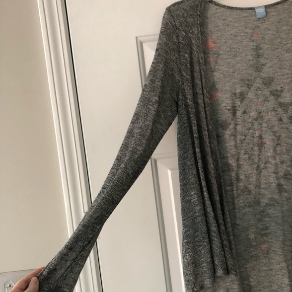 🎀 Tribal Grey Cardigan - Picture 3 of 4